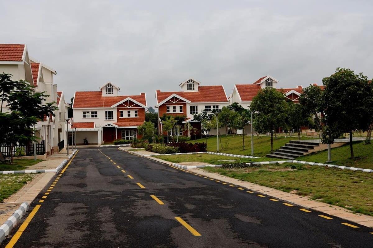 Welcome To Serenity-Luxury Villa At Prestige Augusta Golf Village 벵갈루루 외부 사진