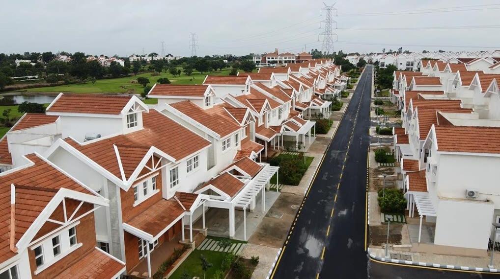 Welcome To Serenity-Luxury Villa At Prestige Augusta Golf Village 벵갈루루 외부 사진