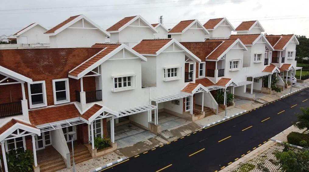 Welcome To Serenity-Luxury Villa At Prestige Augusta Golf Village 벵갈루루 외부 사진
